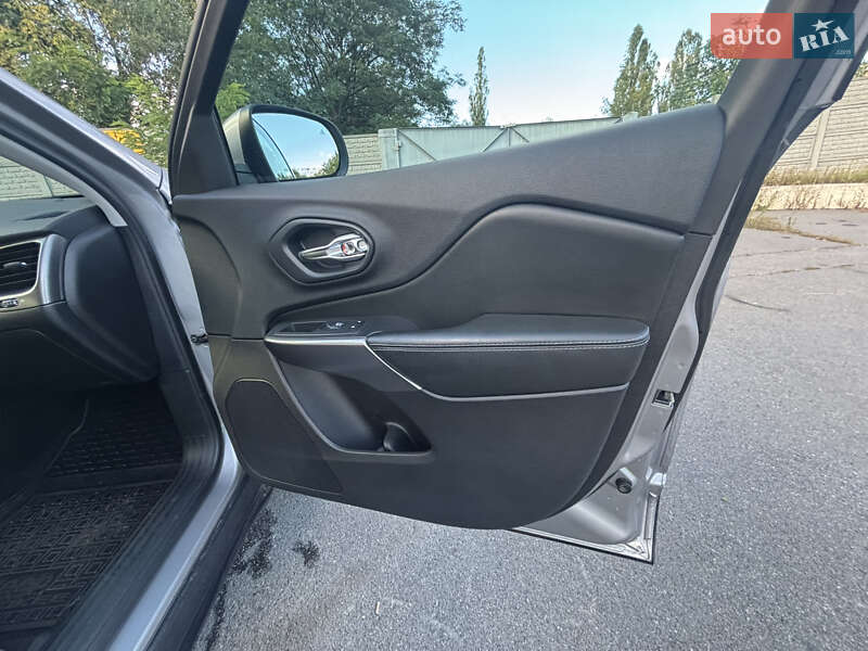 Позашляховик / Кросовер Jeep Cherokee 2019 в Харкові