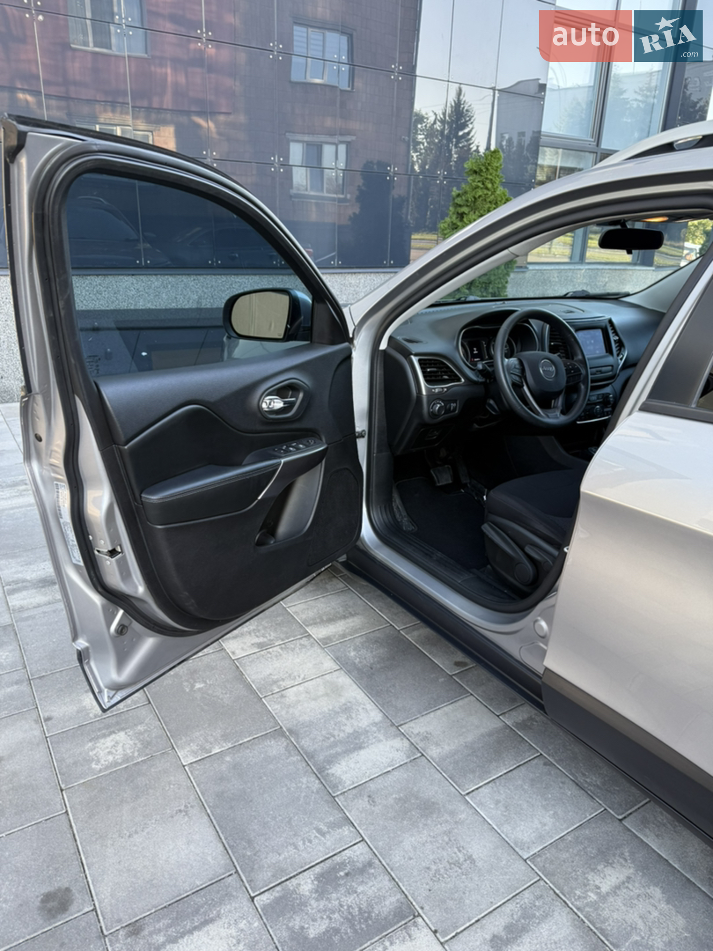 2020 Jeep Cherokee - мініатюра 20