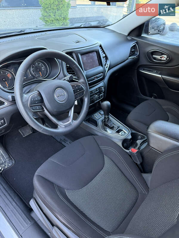 Внедорожник / Кроссовер Jeep Cherokee 2020 в Киеве