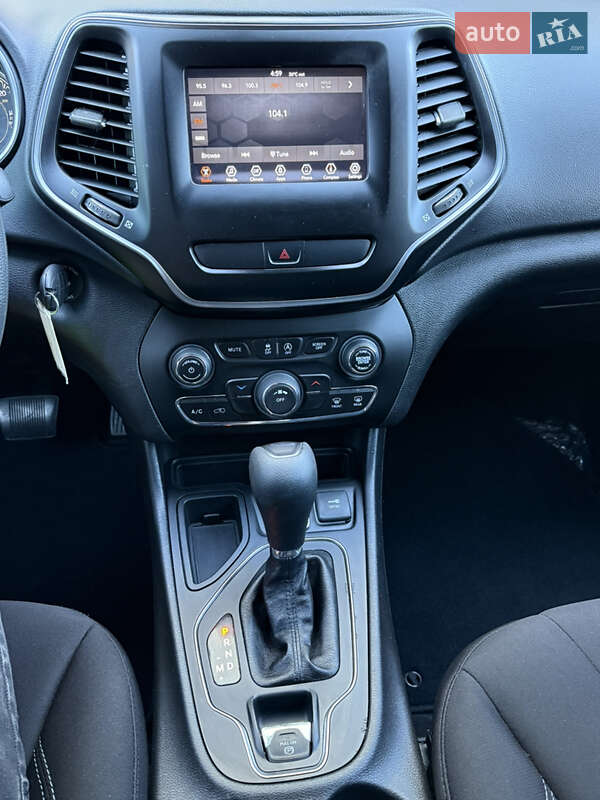 Внедорожник / Кроссовер Jeep Cherokee 2020 в Киеве