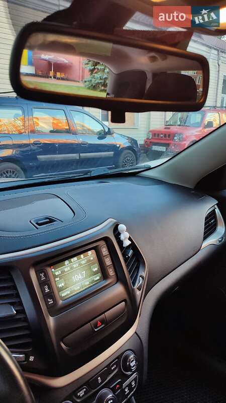 Позашляховик / Кросовер Jeep Cherokee 2015 в Чернігові