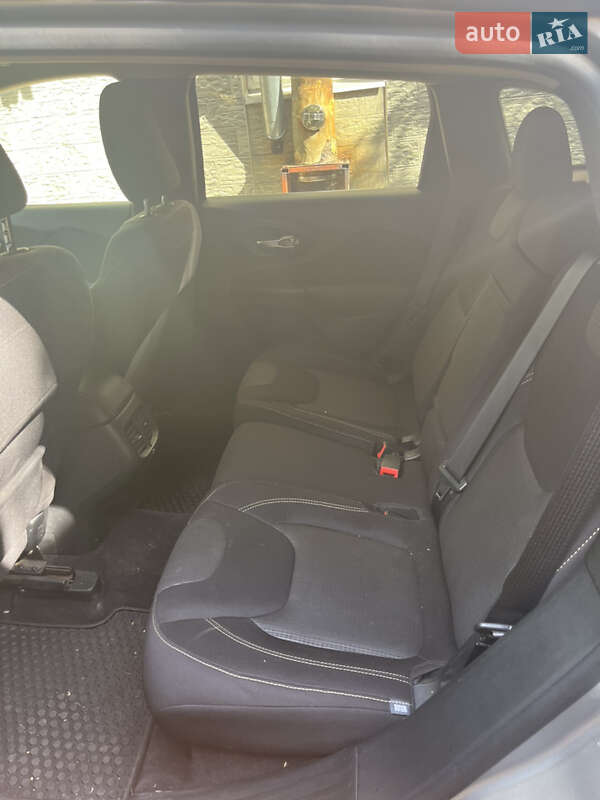 Позашляховик / Кросовер Jeep Cherokee 2016 в Сквирі