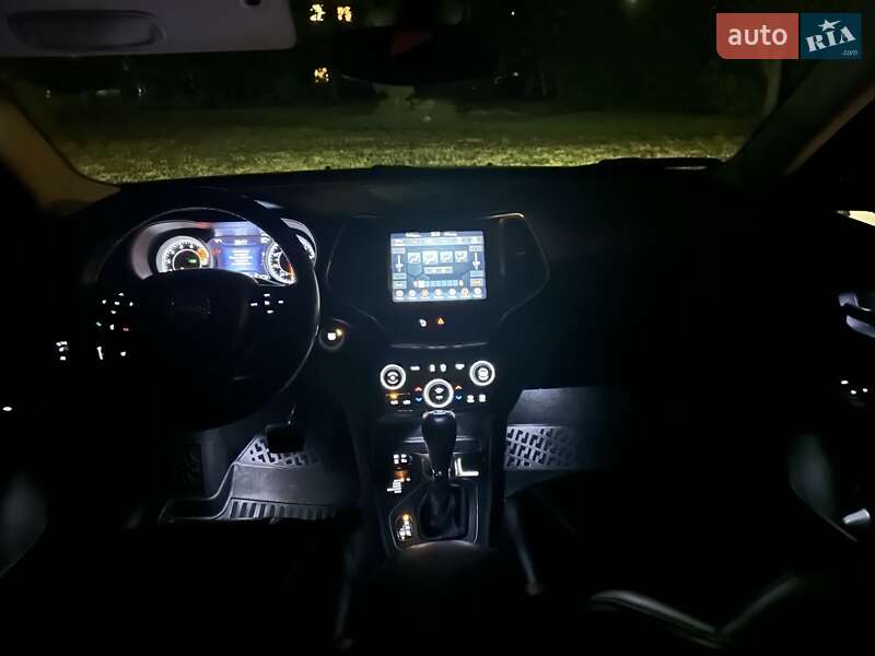 Внедорожник / Кроссовер Jeep Cherokee 2020 в Сумах