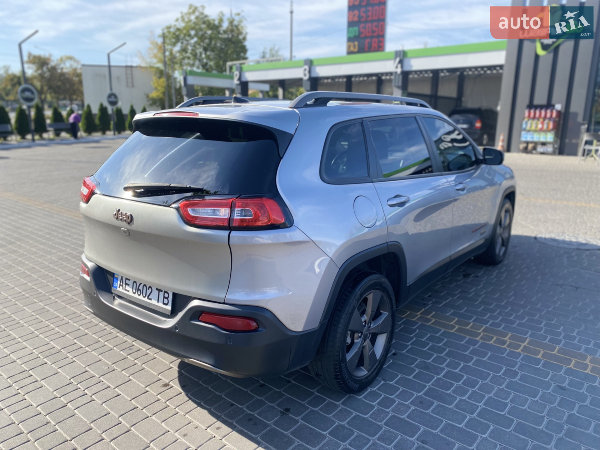 2016 Jeep Cherokee - мініатюра 3