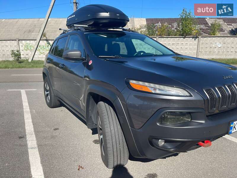 Внедорожник / Кроссовер Jeep Cherokee 2016 в Киеве