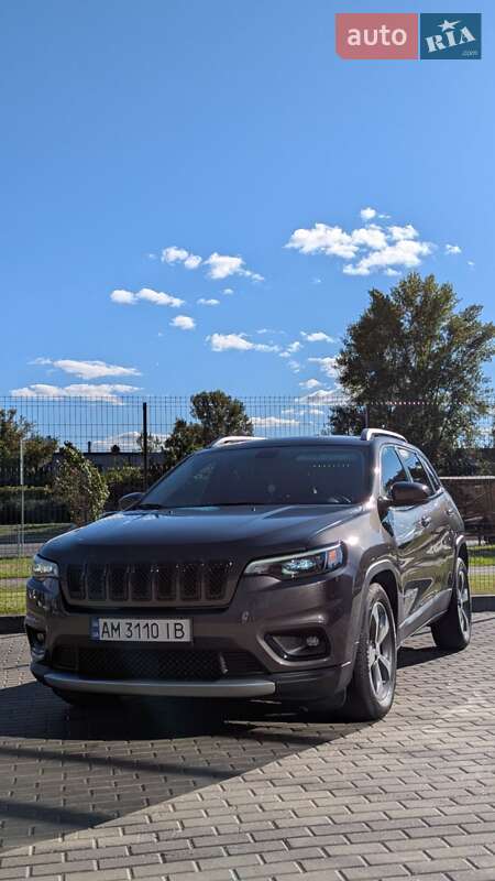 Внедорожник / Кроссовер Jeep Cherokee 2018 в 