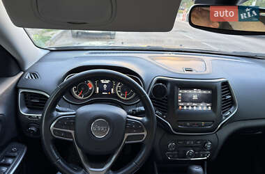 Внедорожник / Кроссовер Jeep Cherokee 2020 в 