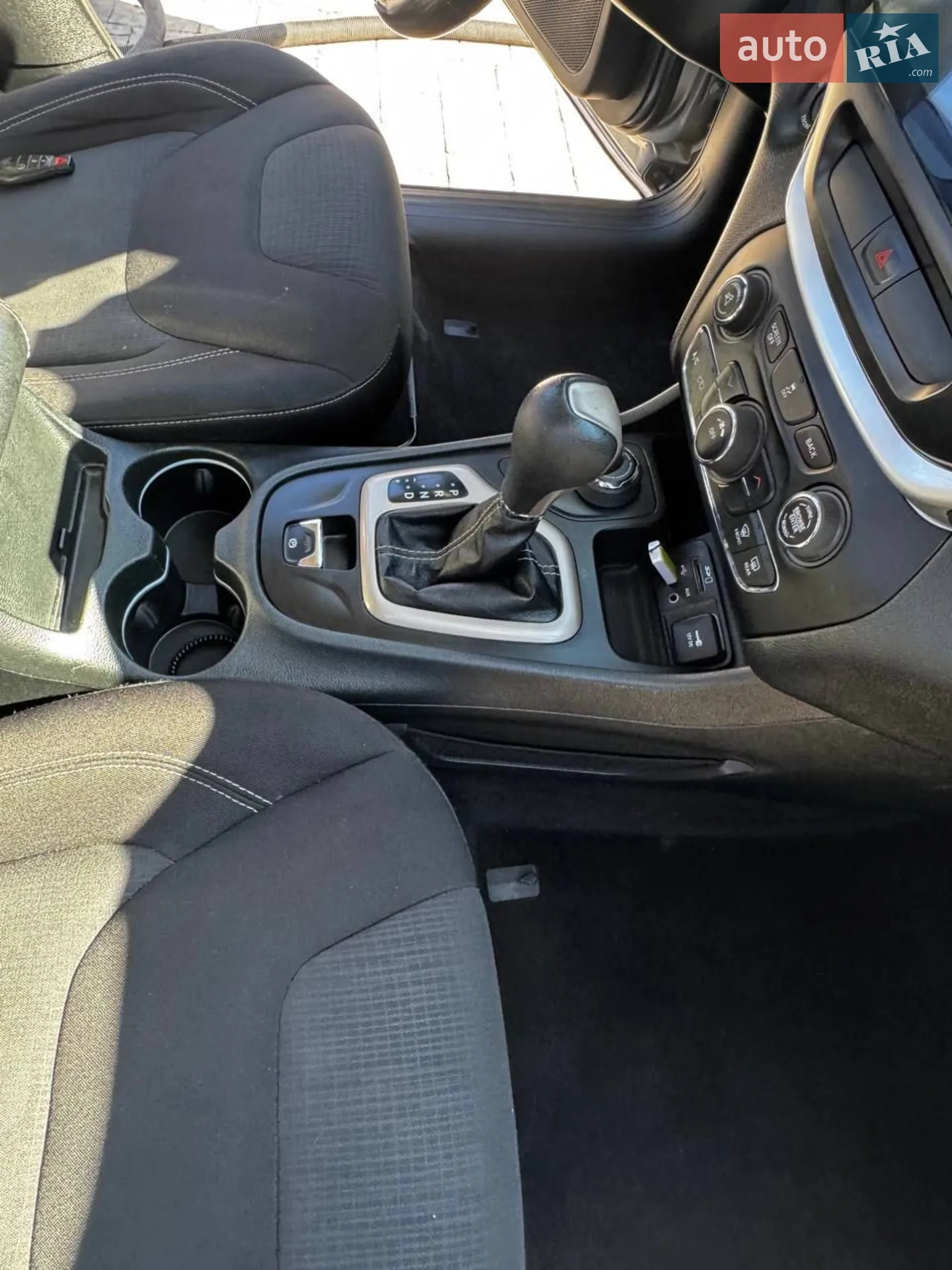 2015 Jeep Cherokee - мініатюра 36