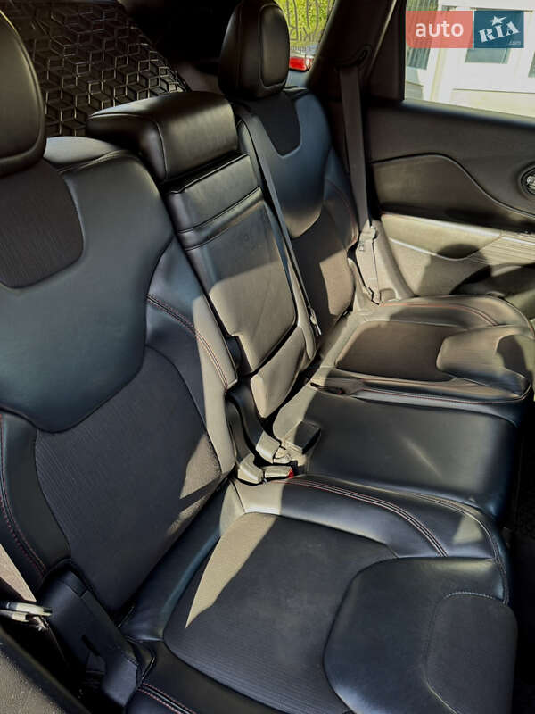 Внедорожник / Кроссовер Jeep Cherokee 2016 в Харькове