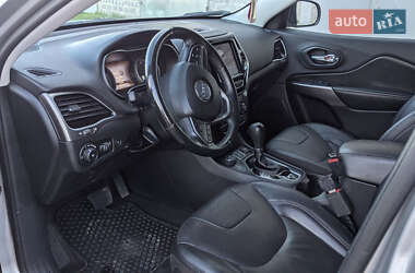 Внедорожник / Кроссовер Jeep Cherokee 2019 в 