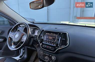 Внедорожник / Кроссовер Jeep Cherokee 2019 в 