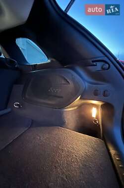 Внедорожник / Кроссовер Jeep Cherokee 2019 в 