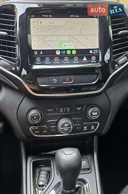 Внедорожник / Кроссовер Jeep Cherokee 2018 в 