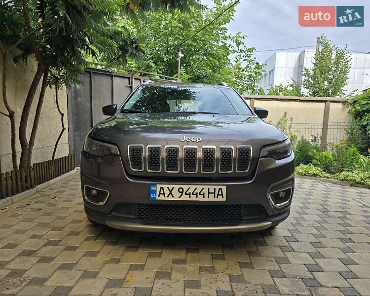Внедорожник / Кроссовер Jeep Cherokee 2018 в 