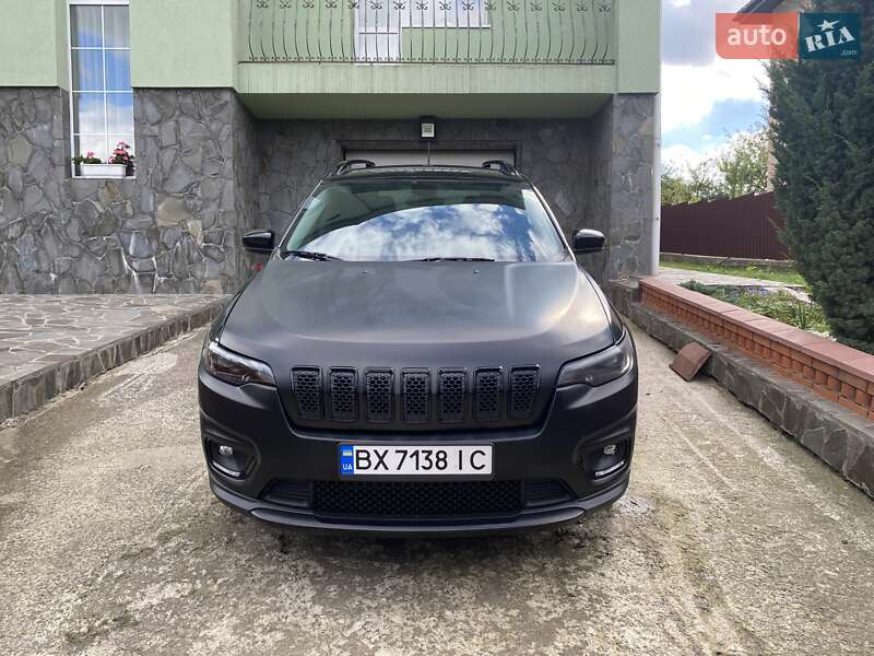Внедорожник / Кроссовер Jeep Cherokee 2019 в Хмельницком