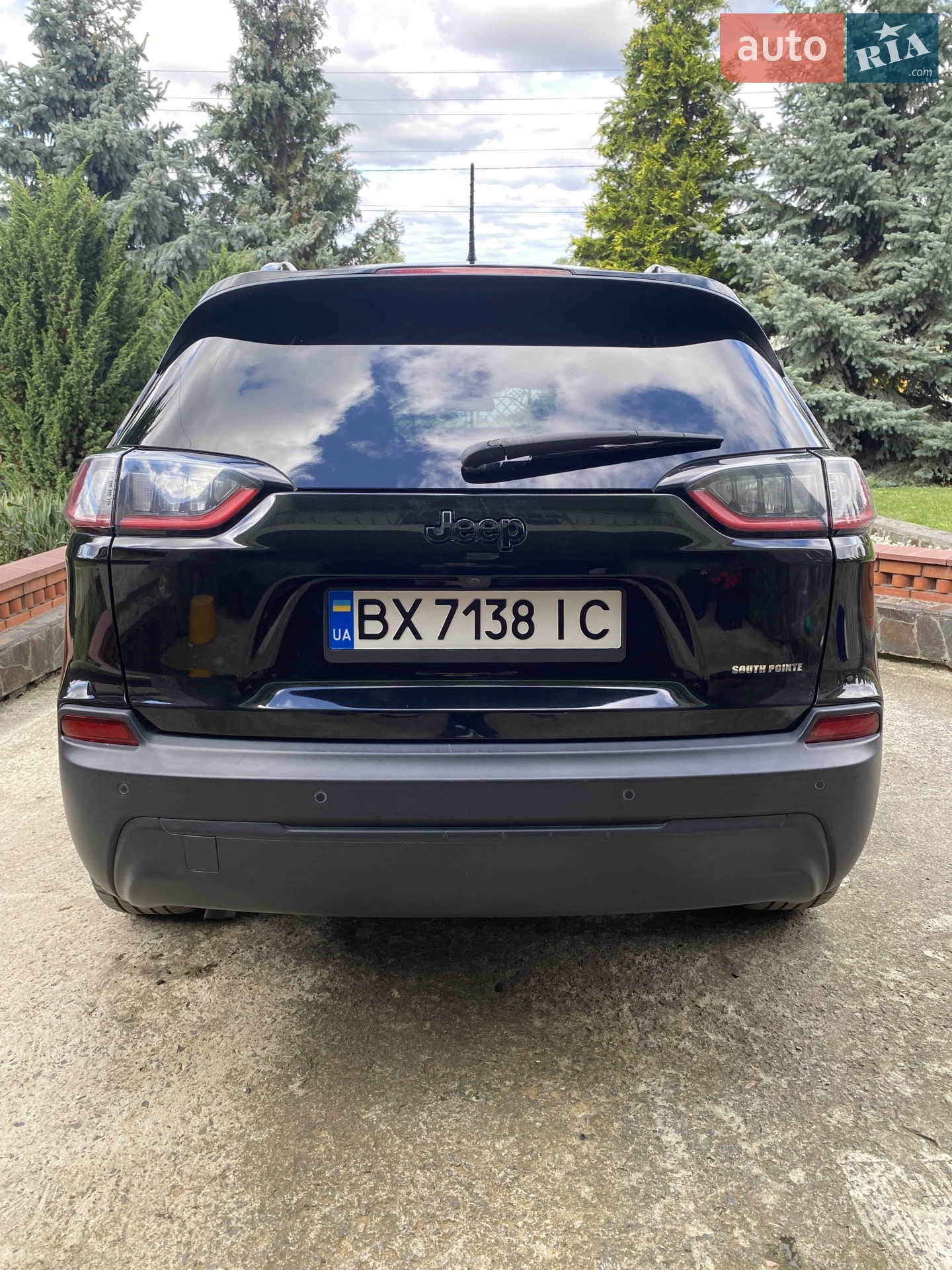 Jeep Cherokee 2019 VIN 1C4PJLLB7LD577390 фото оголошення 7 з 27