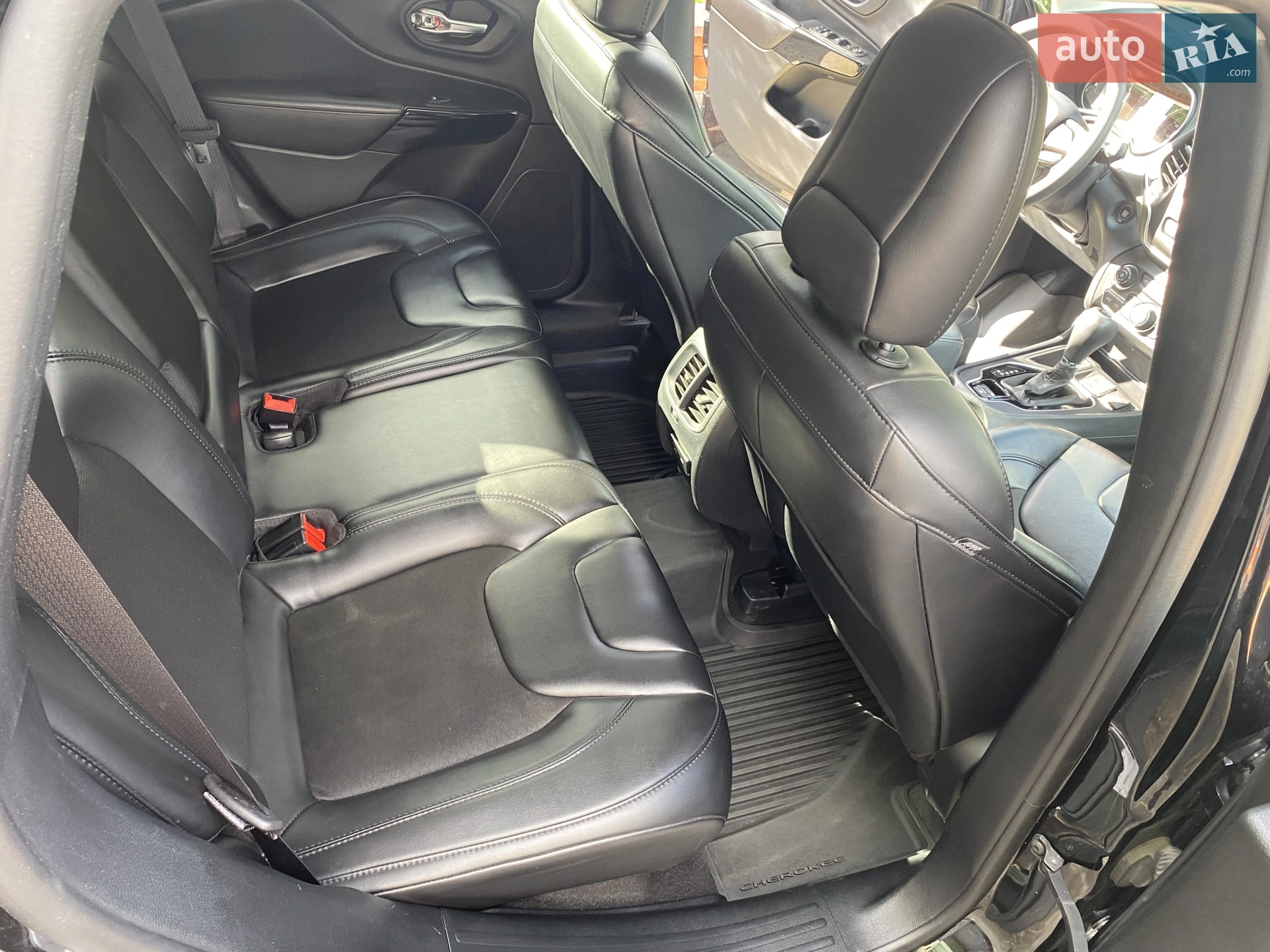 Jeep Cherokee 2019 VIN 1C4PJLLB7LD577390 фото оголошення 17 з 27