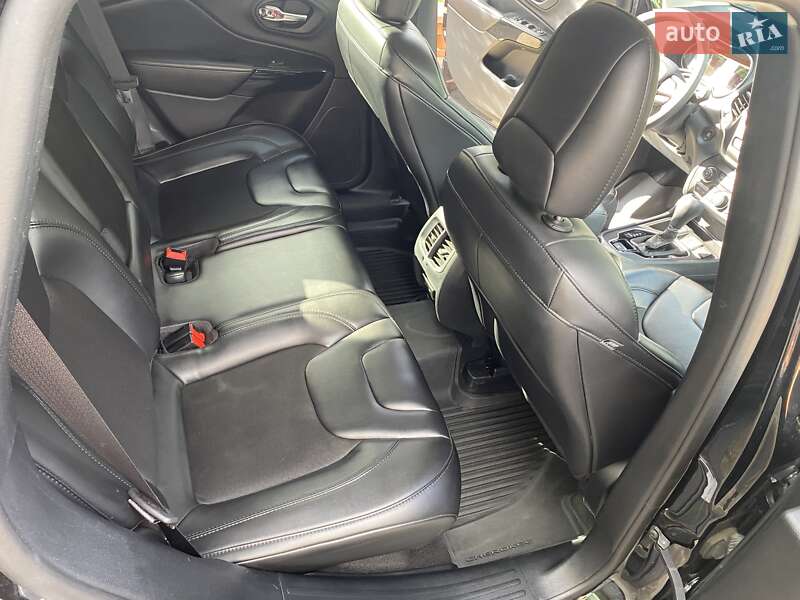 Внедорожник / Кроссовер Jeep Cherokee 2019 в Хмельницком