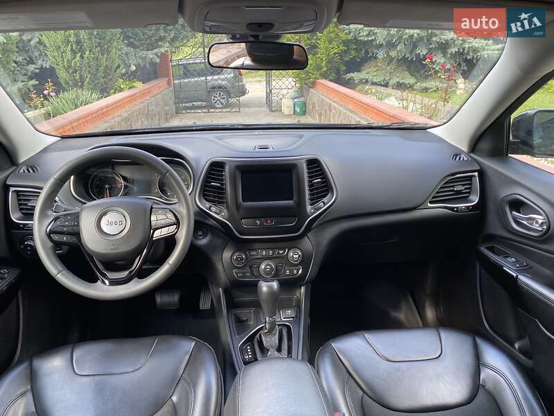 Внедорожник / Кроссовер Jeep Cherokee 2019 в Хмельницком