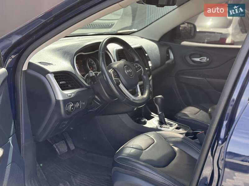 Внедорожник / Кроссовер Jeep Cherokee 2015 в Львове