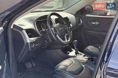 Внедорожник / Кроссовер Jeep Cherokee 2015 в 