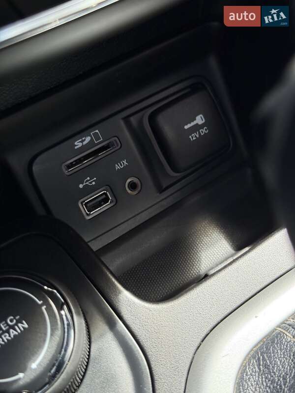 Внедорожник / Кроссовер Jeep Cherokee 2015 в Львове