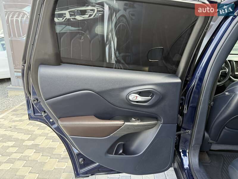Внедорожник / Кроссовер Jeep Cherokee 2015 в Львове