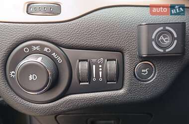 Внедорожник / Кроссовер Jeep Cherokee 2016 в 