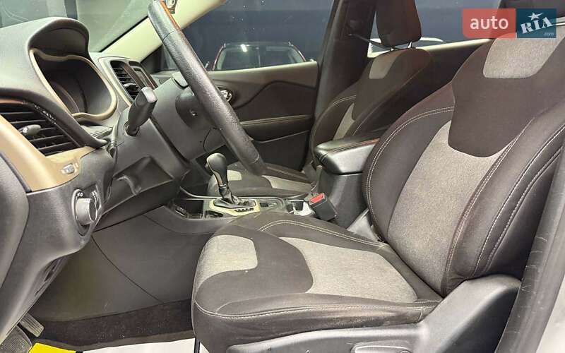 Внедорожник / Кроссовер Jeep Cherokee 2017 в Черновцах