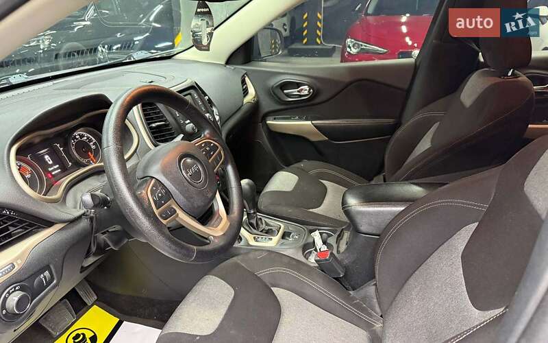 Внедорожник / Кроссовер Jeep Cherokee 2017 в Черновцах