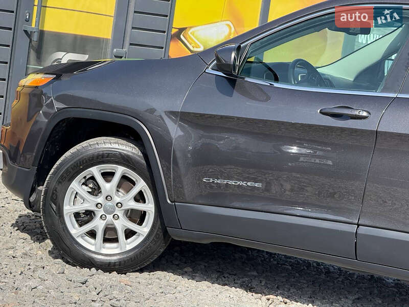 Внедорожник / Кроссовер Jeep Cherokee 2014 в Стрые