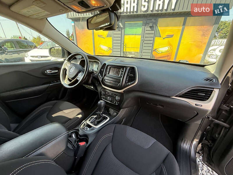 Внедорожник / Кроссовер Jeep Cherokee 2014 в Стрые
