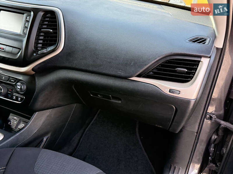 Внедорожник / Кроссовер Jeep Cherokee 2014 в Стрые