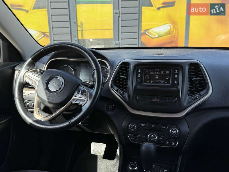 Внедорожник / Кроссовер Jeep Cherokee 2014 в Стрые