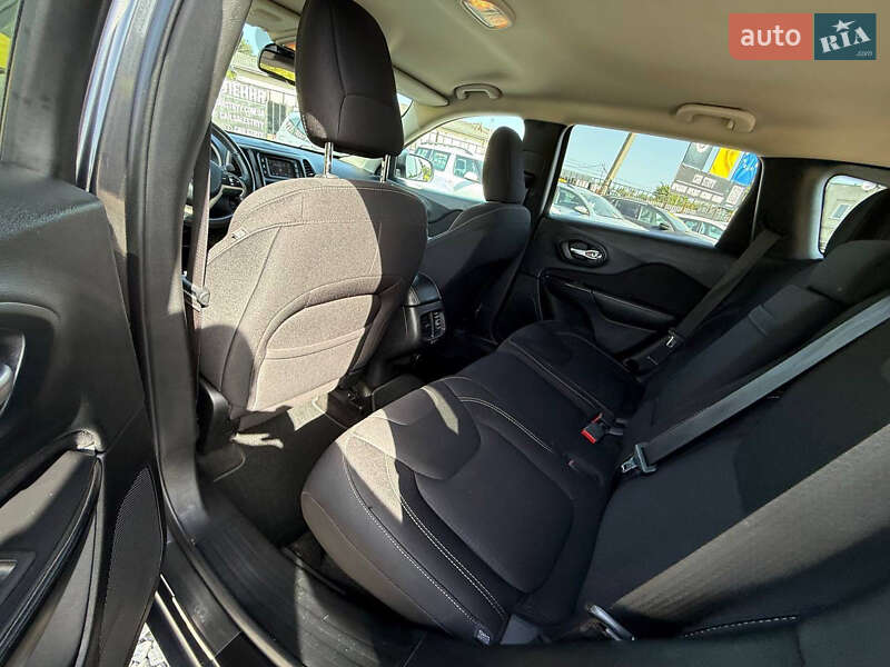 Внедорожник / Кроссовер Jeep Cherokee 2014 в Стрые
