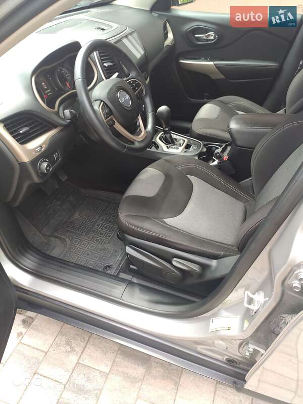 Внедорожник / Кроссовер Jeep Cherokee 2017 в Богородчанах фото 4 Внедорожник / Кроссовер Jeep Cherokee 2017 в Богородчанах