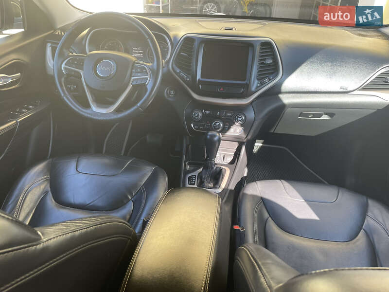 Внедорожник / Кроссовер Jeep Cherokee 2015 в Хмельницком