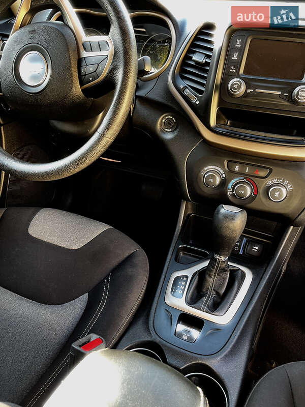Внедорожник / Кроссовер Jeep Cherokee 2017 в Николаеве