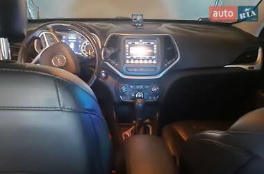 Внедорожник / Кроссовер Jeep Cherokee 2016 в 