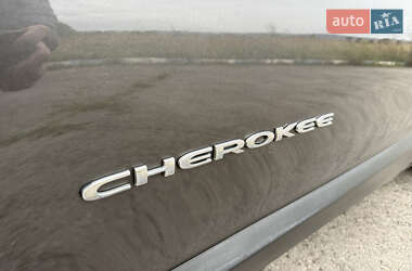 Внедорожник / Кроссовер Jeep Cherokee 2014 в 