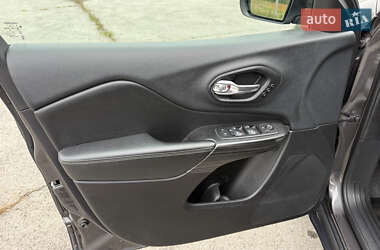 Внедорожник / Кроссовер Jeep Cherokee 2014 в 