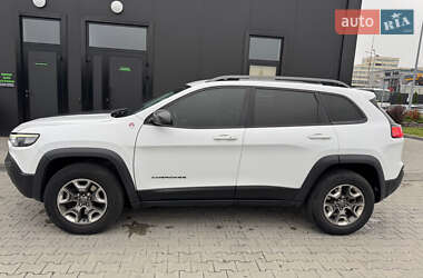 Внедорожник / Кроссовер Jeep Cherokee 2018 в 