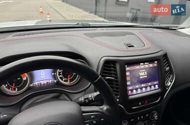 Внедорожник / Кроссовер Jeep Cherokee 2018 в 