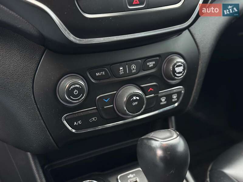 Внедорожник / Кроссовер Jeep Cherokee 2018 в Киеве фото 27 Внедорожник / Кроссовер Jeep Cherokee 2018 в Киеве