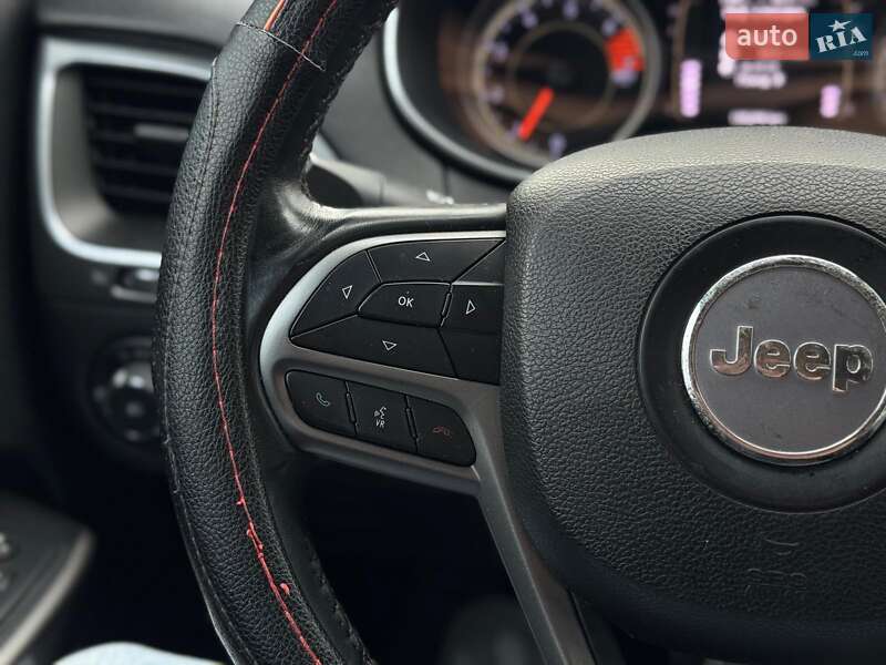 Внедорожник / Кроссовер Jeep Cherokee 2018 в Киеве фото 32 Внедорожник / Кроссовер Jeep Cherokee 2018 в Киеве