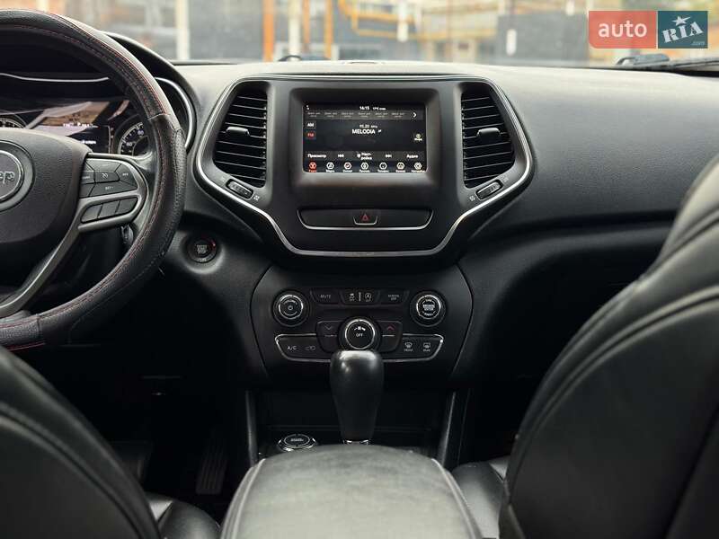 Внедорожник / Кроссовер Jeep Cherokee 2018 в Киеве фото 41 Внедорожник / Кроссовер Jeep Cherokee 2018 в Киеве