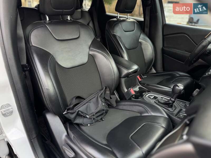 Внедорожник / Кроссовер Jeep Cherokee 2018 в Киеве фото 46 Внедорожник / Кроссовер Jeep Cherokee 2018 в Киеве