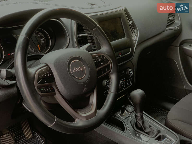 Позашляховик / Кросовер Jeep Cherokee 2019 в Сумах