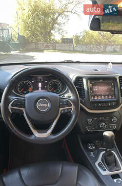 Внедорожник / Кроссовер Jeep Cherokee 2014 в 