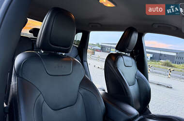 Позашляховик / Кросовер Jeep Cherokee 2015 в 